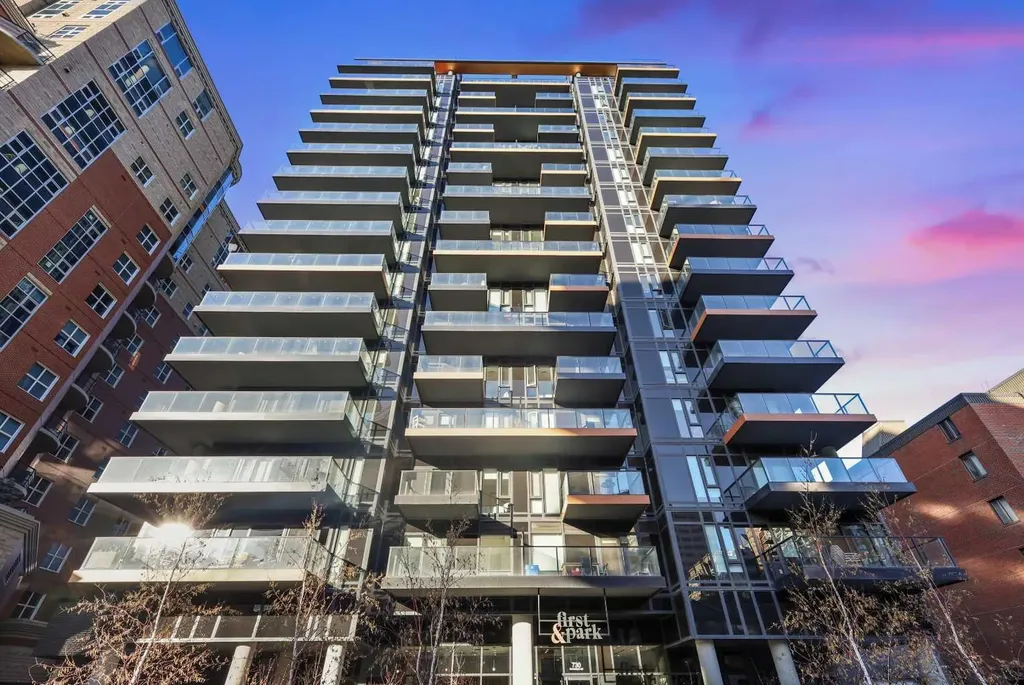 730 2 Avenue SW Calgary AB T2P 1R8