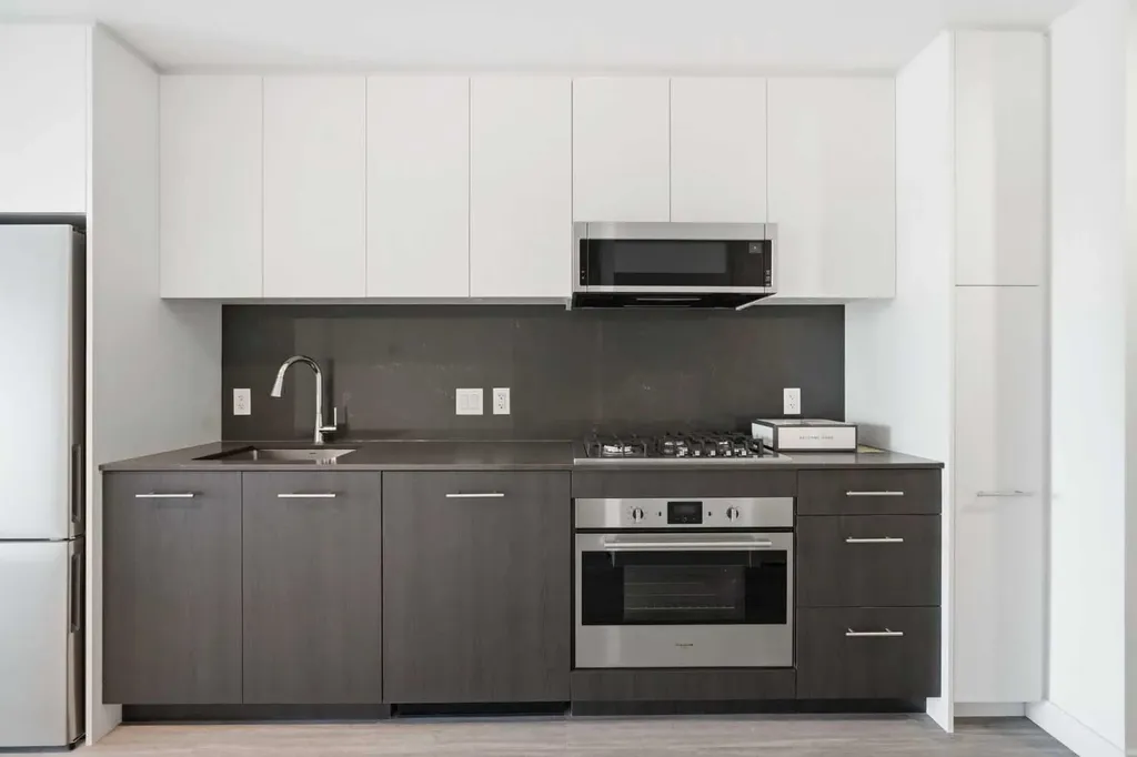 730 2 Avenue SW Calgary AB T2P 1R8