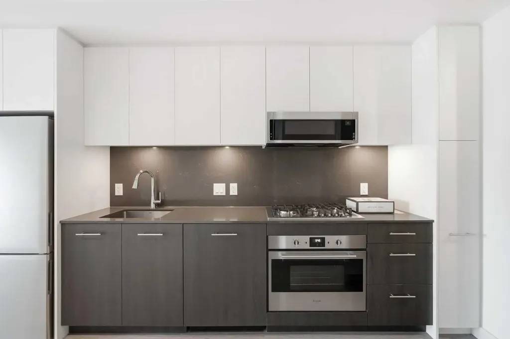 730 2 Avenue SW Calgary AB T2P 1R8