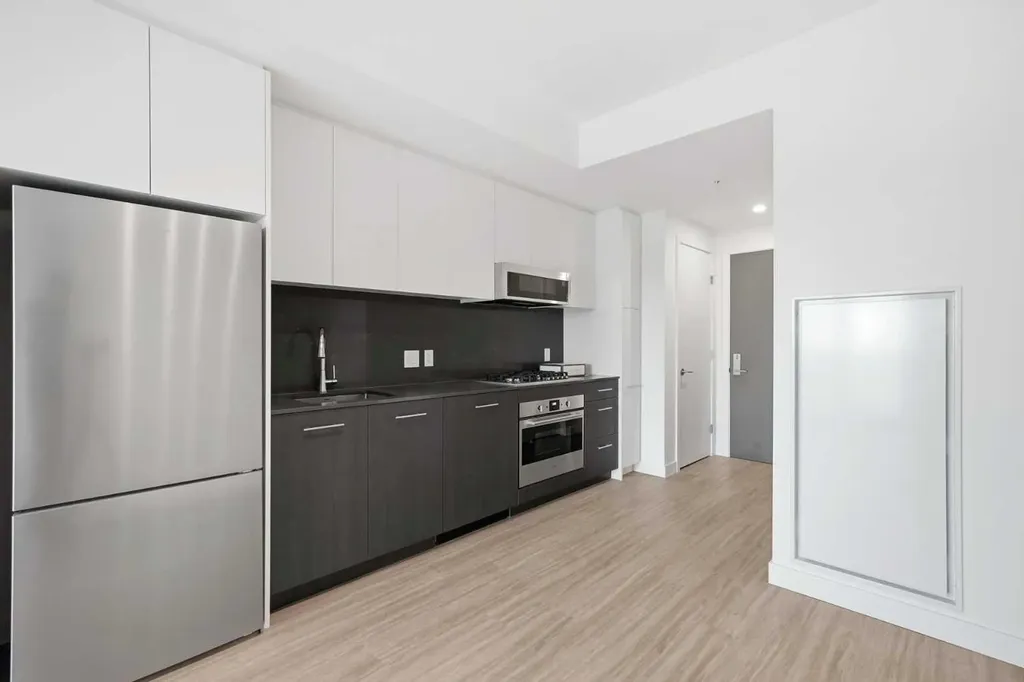 730 2 Avenue SW Calgary AB T2P 1R8