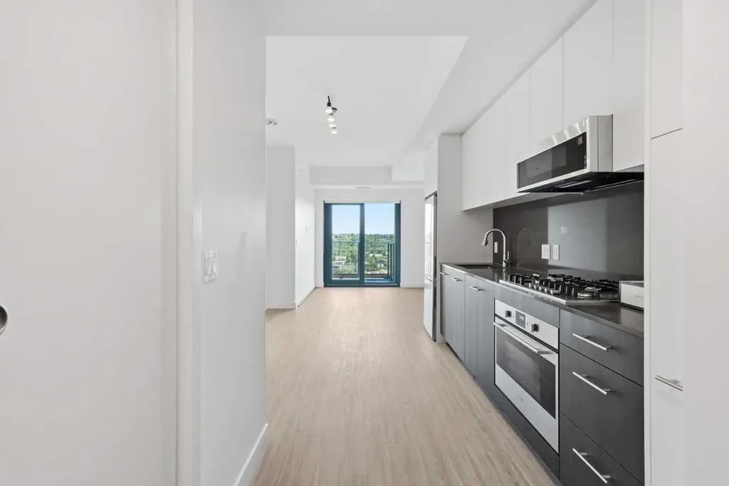 730 2 Avenue SW Calgary AB T2P 1R8