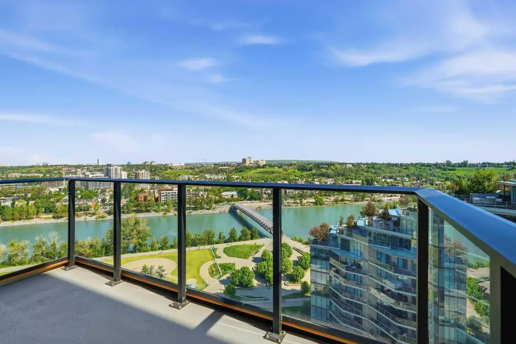730 2 Avenue SW Calgary AB T2P 1R8