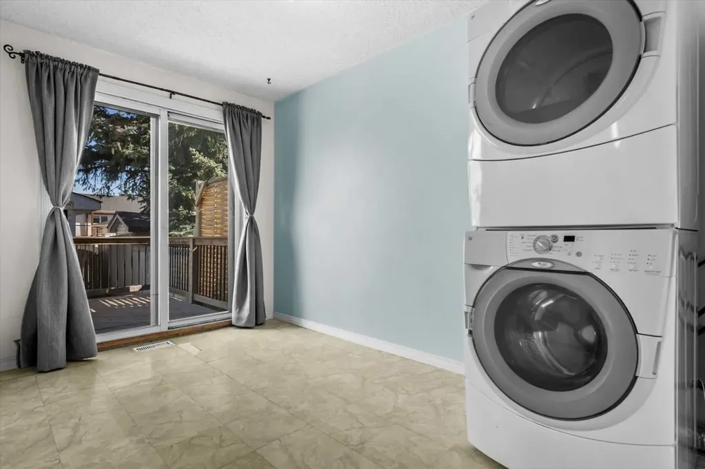 96 Jensen Crescent NE Airdrie AB T4B 1N8