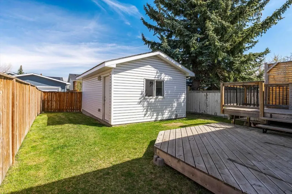 96 Jensen Crescent NE Airdrie AB T4B 1N8