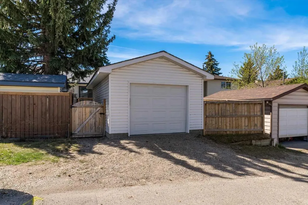 96 Jensen Crescent NE Airdrie AB T4B 1N8