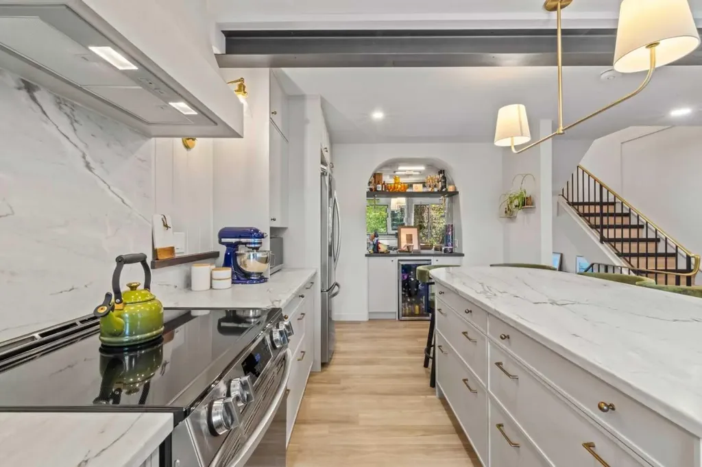 140 Point Drive NW Calgary AB T3B 4W3
