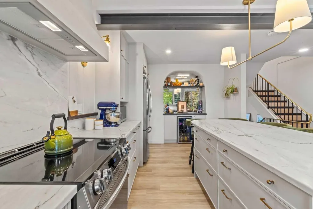 140 Point Drive NW Calgary AB T3B 4W3