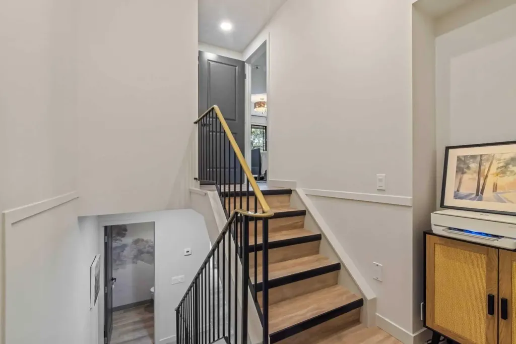 140 Point Drive NW Calgary AB T3B 4W3