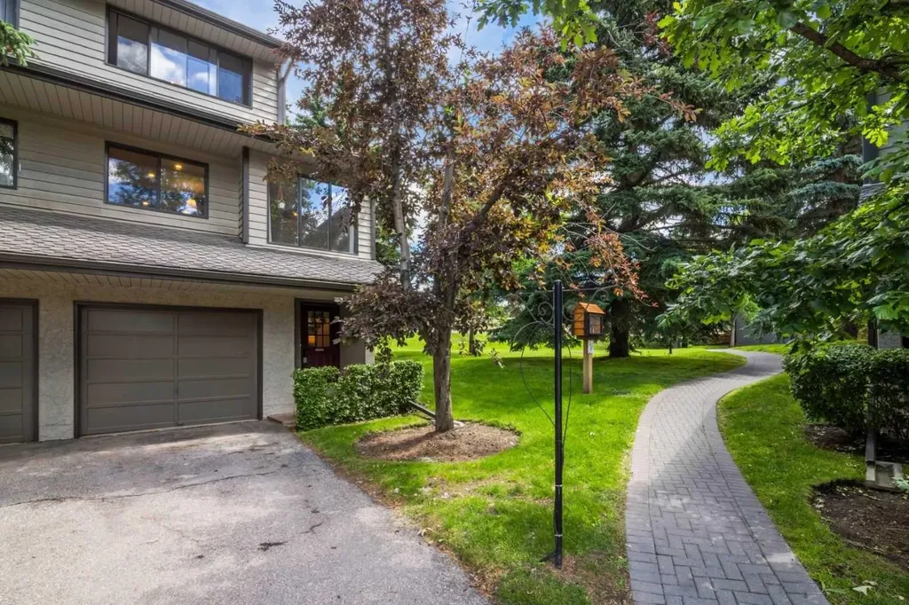 140 Point Drive NW Calgary AB T3B 4W3