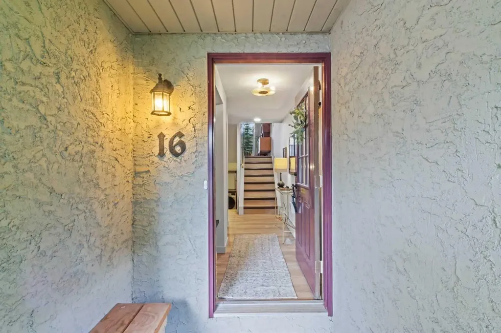 140 Point Drive NW Calgary AB T3B 4W3