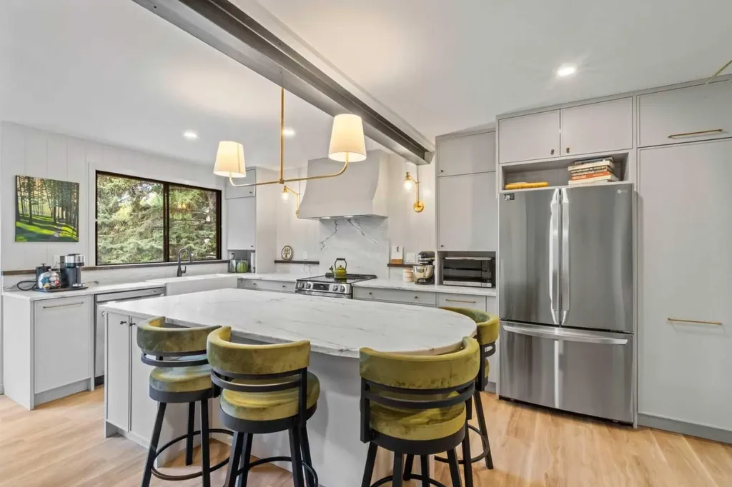 140 Point Drive NW Calgary AB T3B 4W3