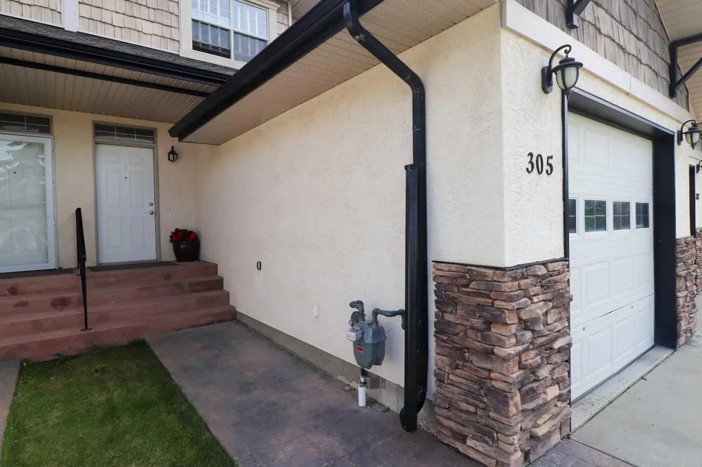 305 Addington Drive Red Deer AB T4R 3H7