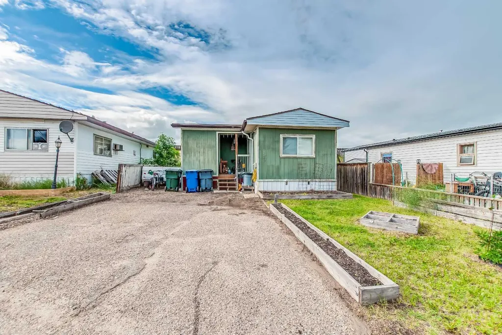 223 Fairchild Street SW Medicine Hat AB T1A7Z6