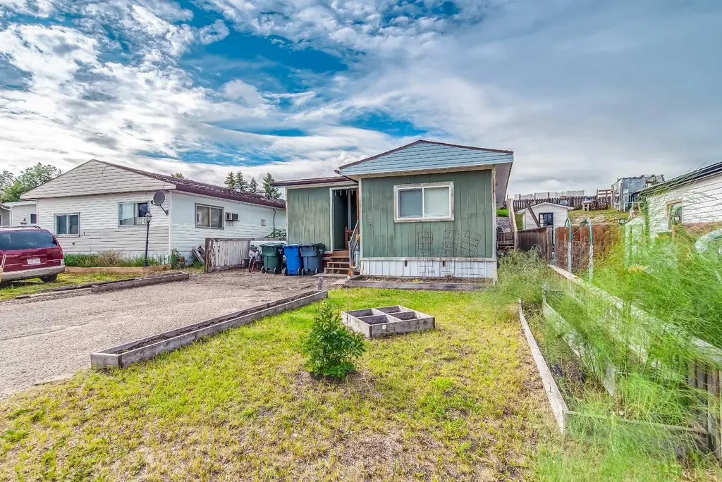 223 Fairchild Street SW Medicine Hat AB T1A7Z6