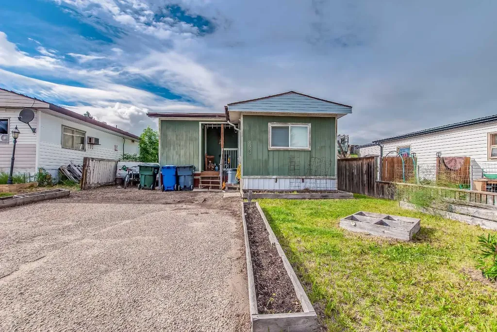 223 Fairchild Street SW Medicine Hat AB T1A7Z6