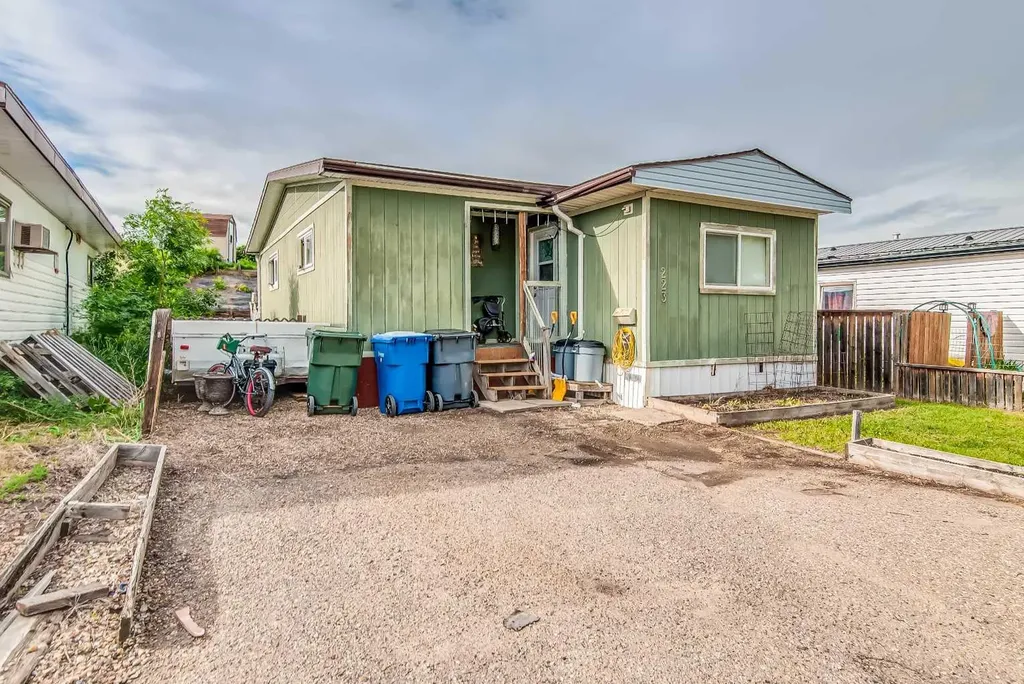 223 Fairchild Street SW Medicine Hat AB T1A7Z6