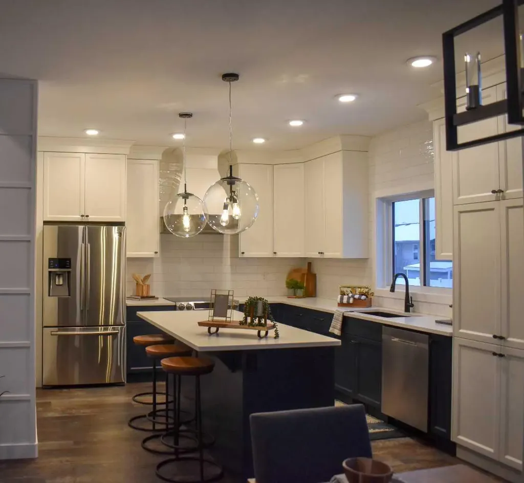 12 Vanson Close Sylvan Lake AB T4S0M3