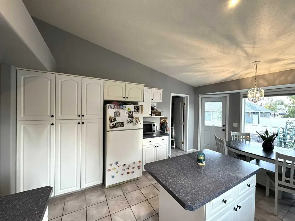 806 Cherry Crescent Beaverlodge AB T0H 0C0