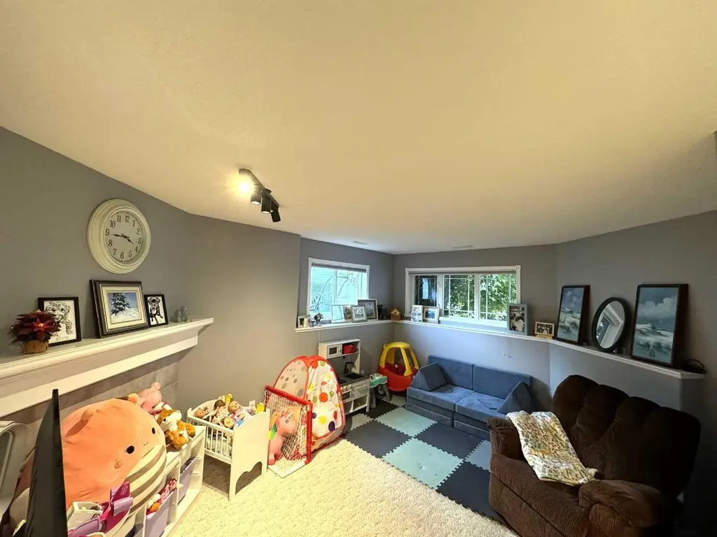 806 Cherry Crescent Beaverlodge AB T0H 0C0