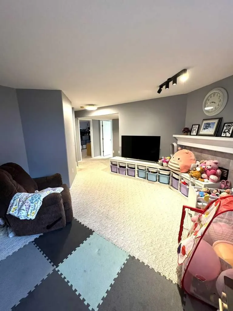 806 Cherry Crescent Beaverlodge AB T0H 0C0