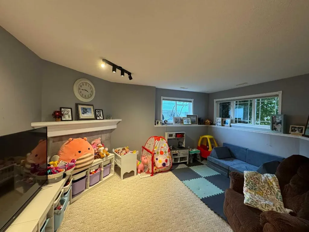 806 Cherry Crescent Beaverlodge AB T0H 0C0