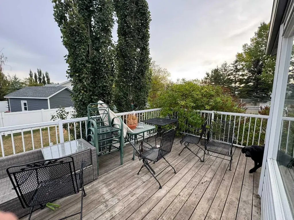 806 Cherry Crescent Beaverlodge AB T0H 0C0