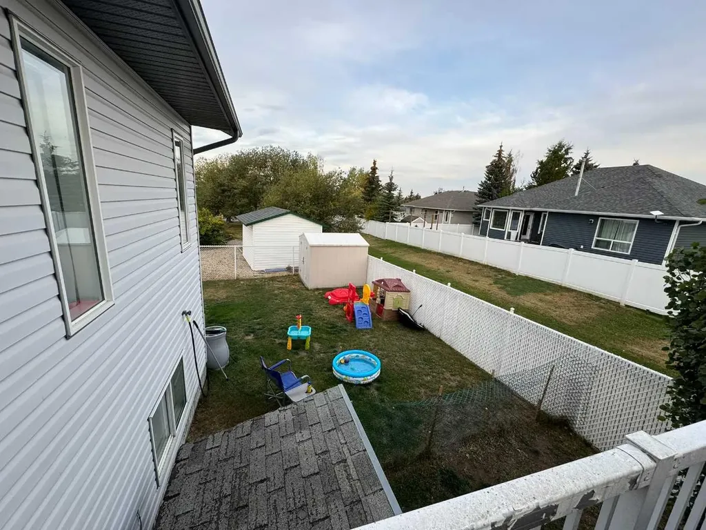 806 Cherry Crescent Beaverlodge AB T0H 0C0