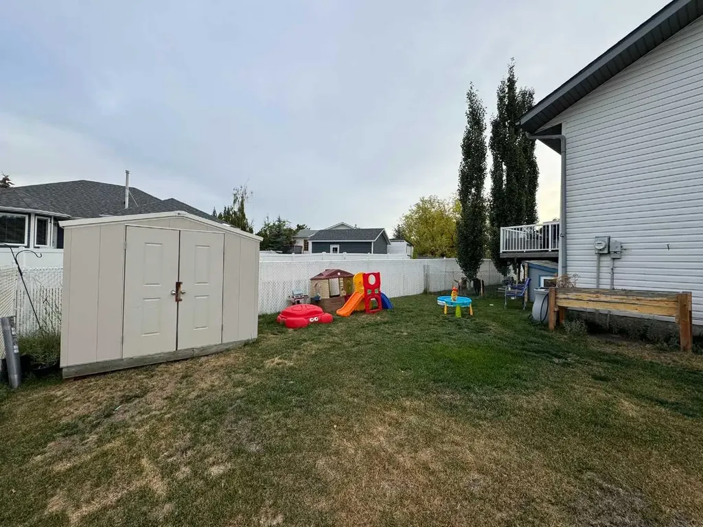 806 Cherry Crescent Beaverlodge AB T0H 0C0