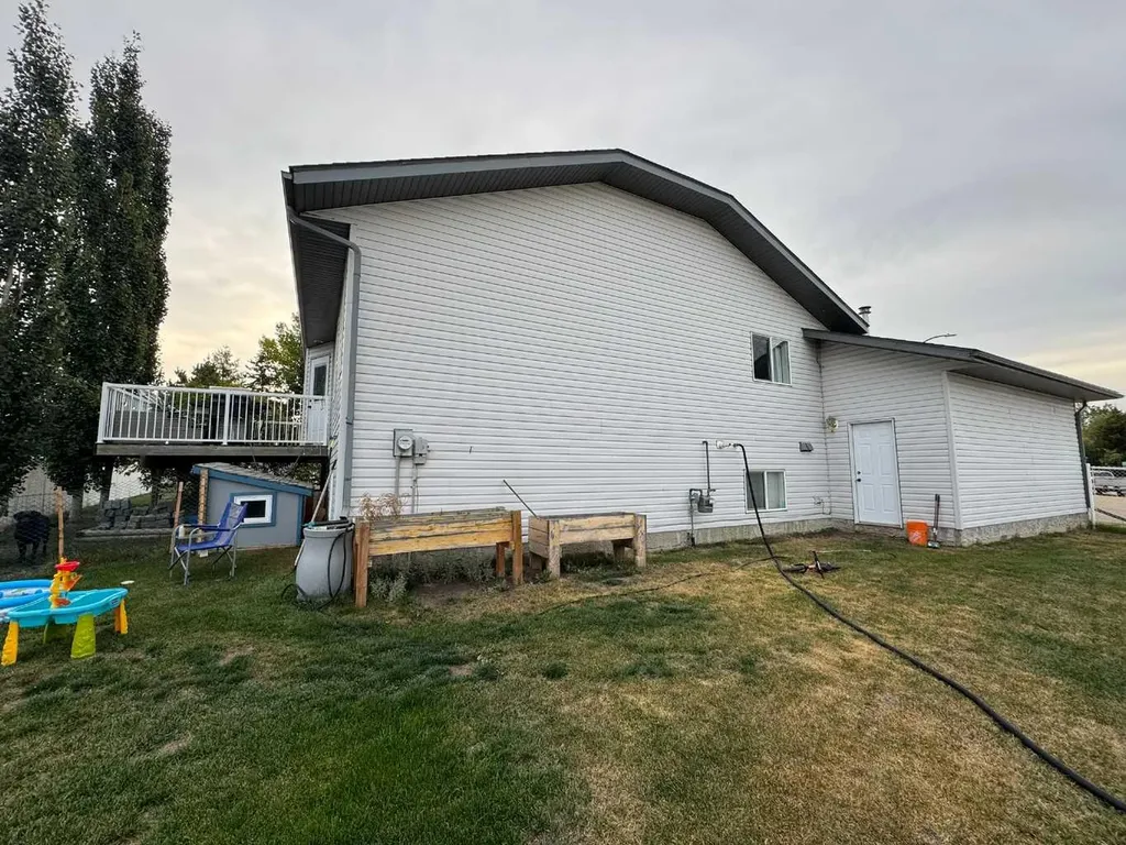 806 Cherry Crescent Beaverlodge AB T0H 0C0