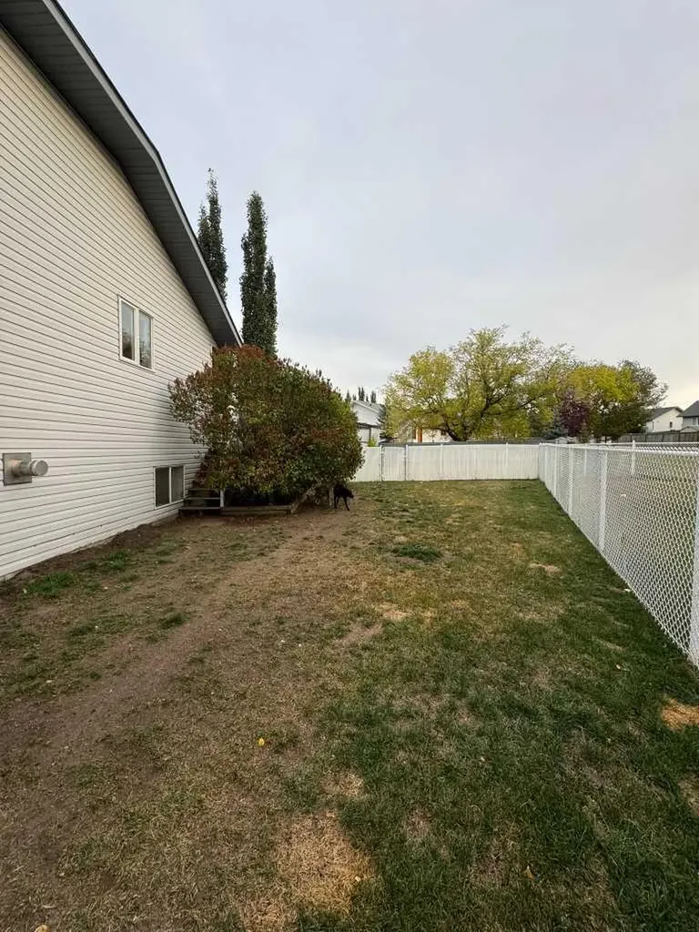 806 Cherry Crescent Beaverlodge AB T0H 0C0