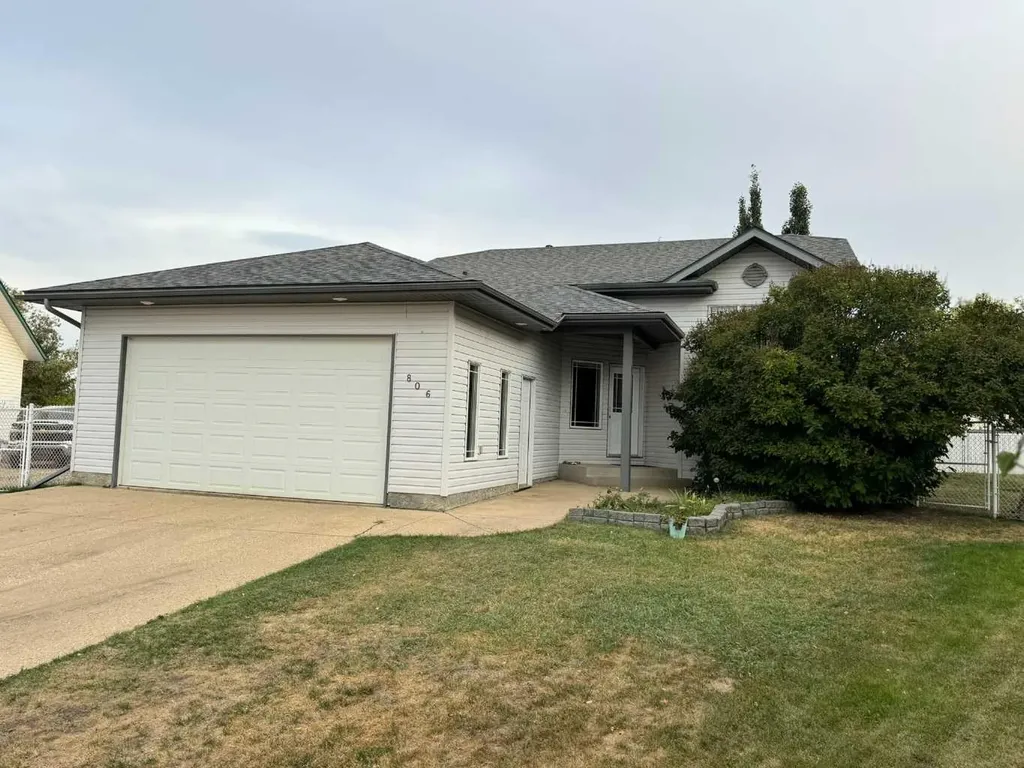 806 Cherry Crescent Beaverlodge AB T0H 0C0