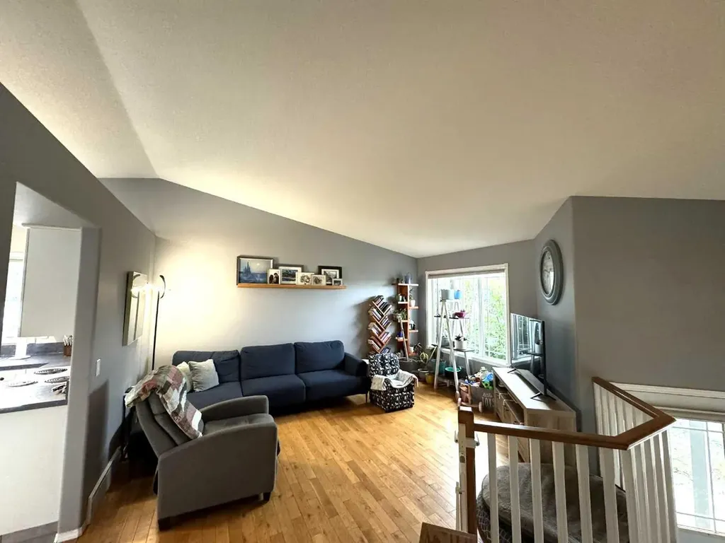 806 Cherry Crescent Beaverlodge AB T0H 0C0