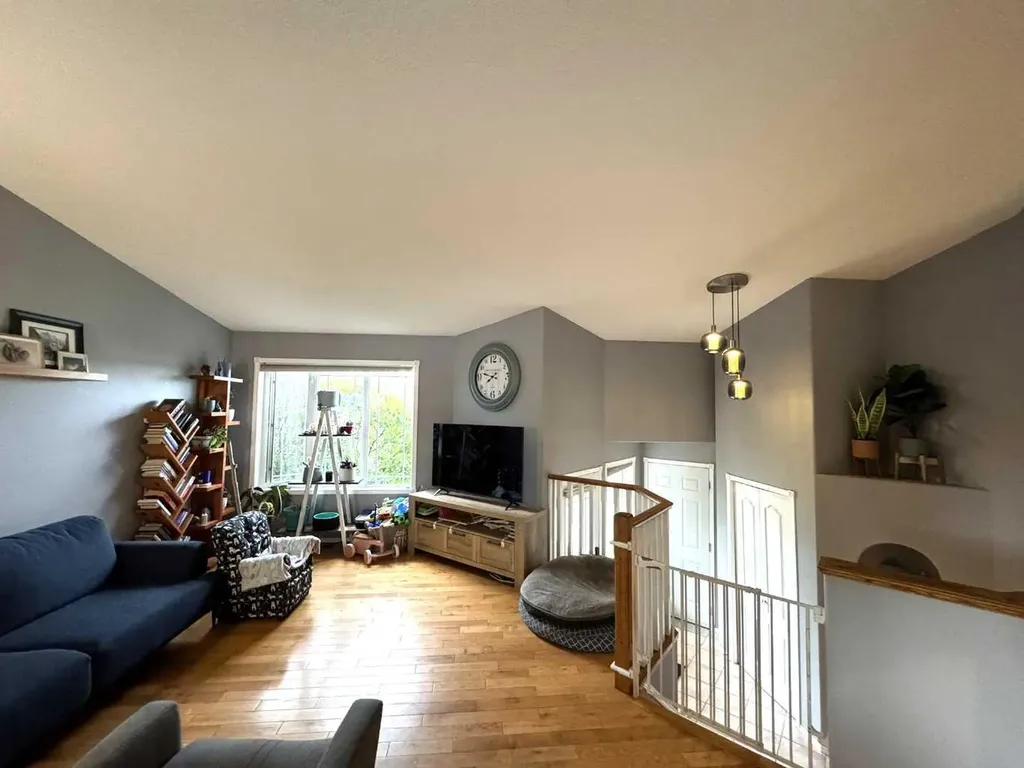 806 Cherry Crescent Beaverlodge AB T0H 0C0