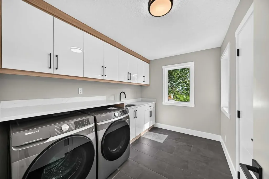 105 40 Avenue SW Calgary AB T2S 0x2