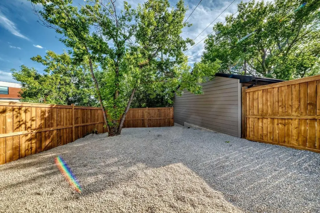 105 40 Avenue SW Calgary AB T2S 0x2