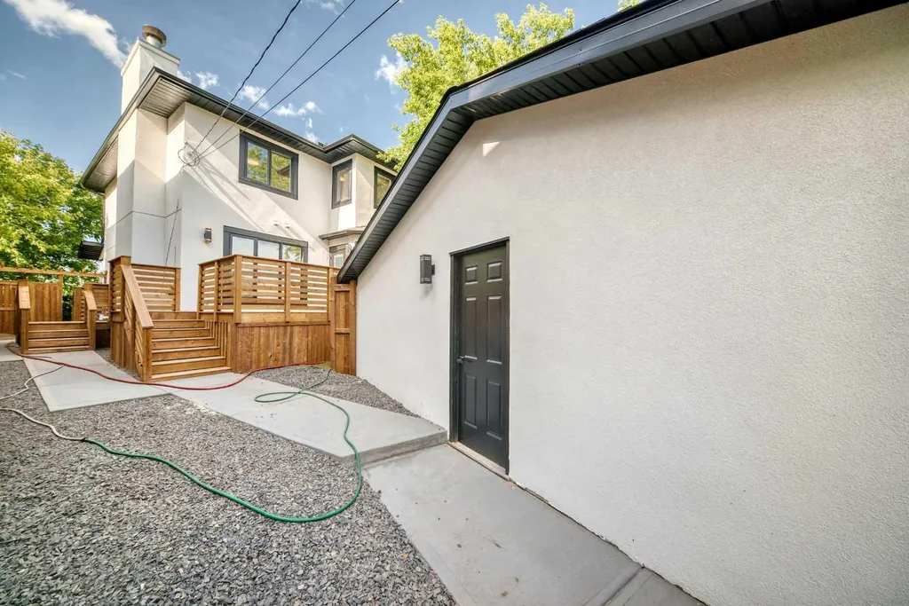 105 40 Avenue SW Calgary AB T2S 0x2