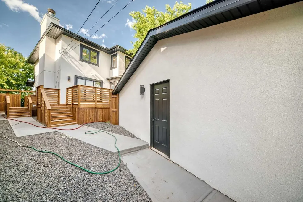 105 40 Avenue SW Calgary AB T2S 0x2