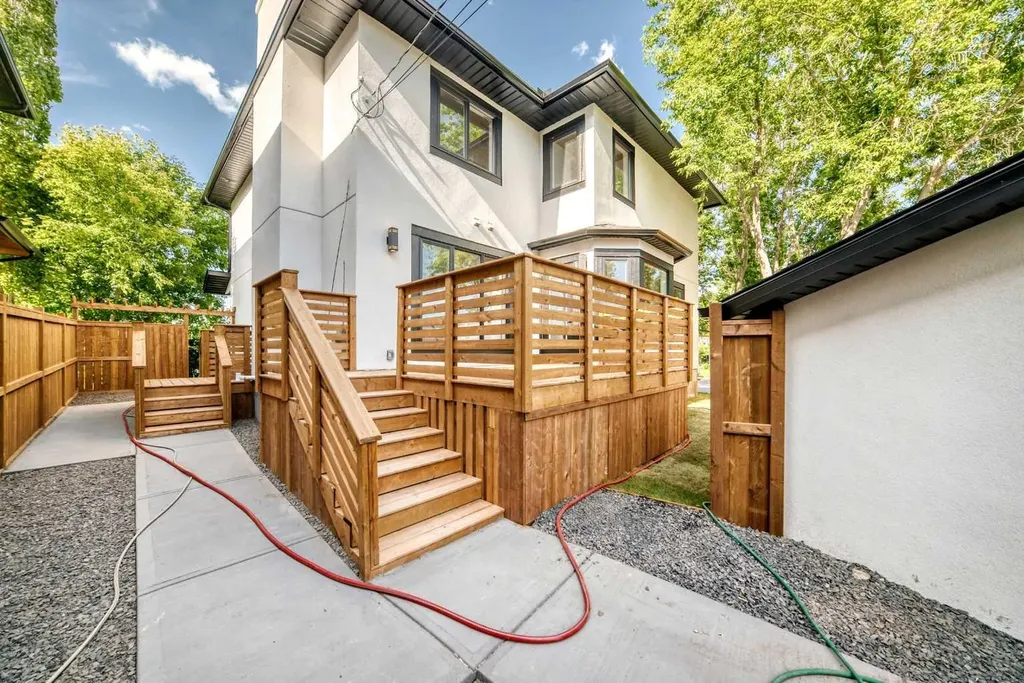 105 40 Avenue SW Calgary AB T2S 0x2