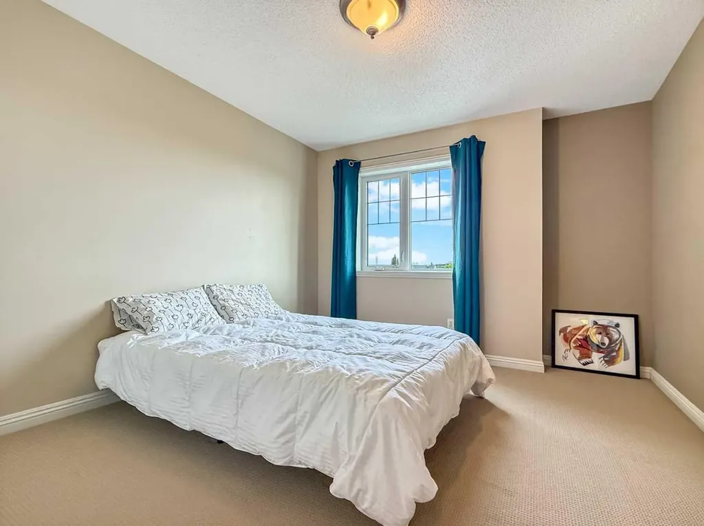 44 Mike Ralph Way SW Calgary AB T3E 0H8