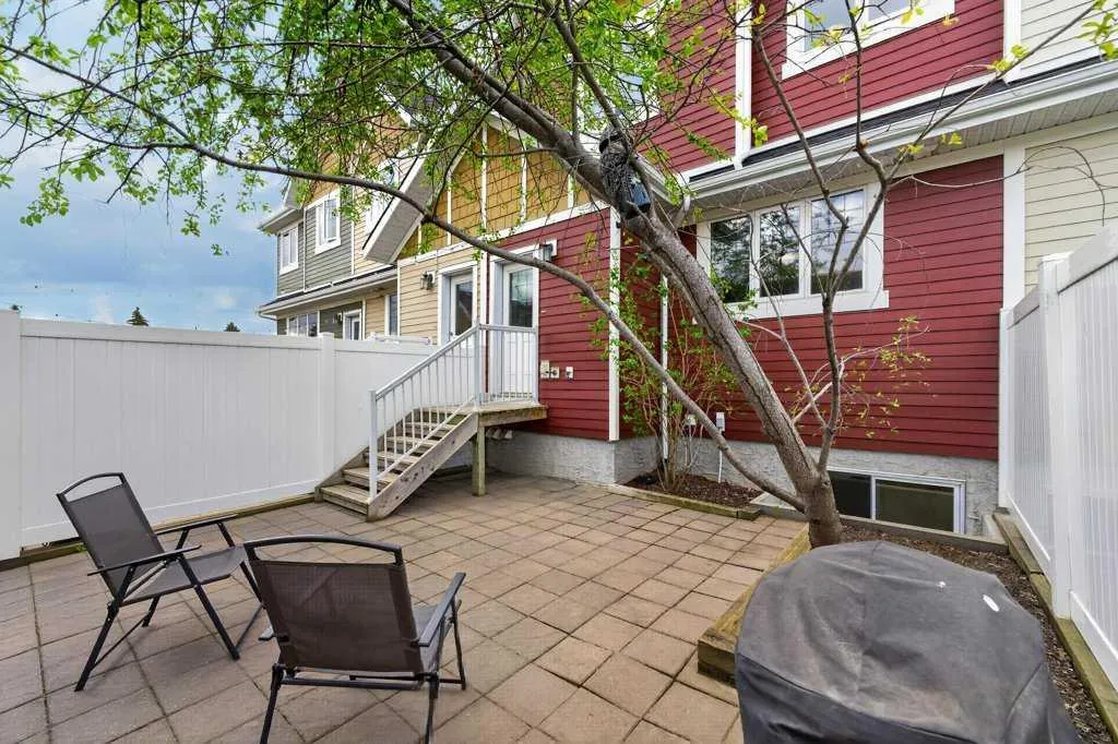 44 Mike Ralph Way SW Calgary AB T3E 0H8