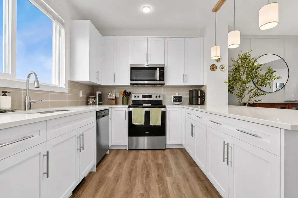 228 Livingston View NE Calgary AB T3P 0Z9