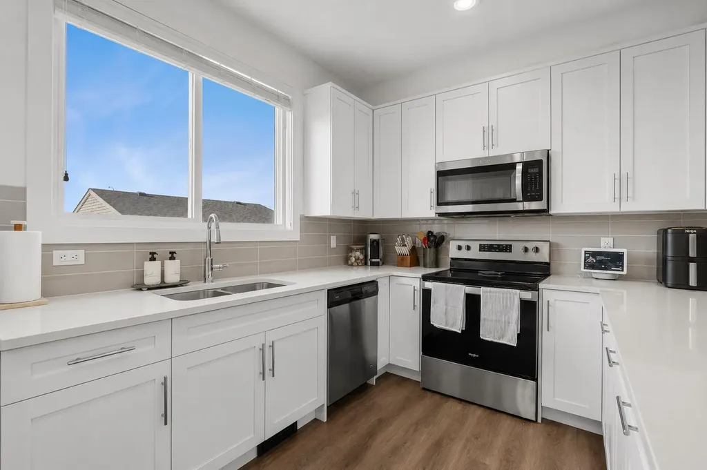 228 Livingston View NE Calgary AB T3P 0Z9