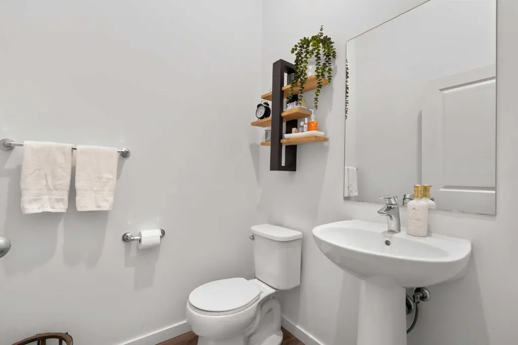 228 Livingston View NE Calgary AB T3P 0Z9