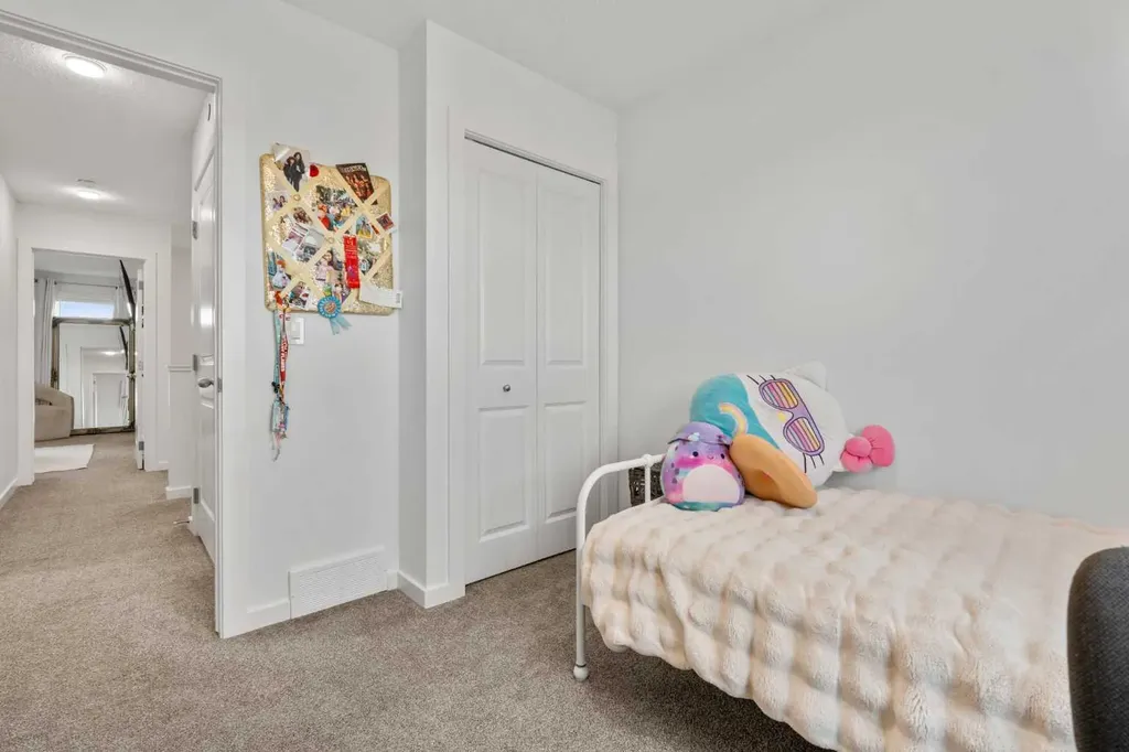 228 Livingston View NE Calgary AB T3P 0Z9