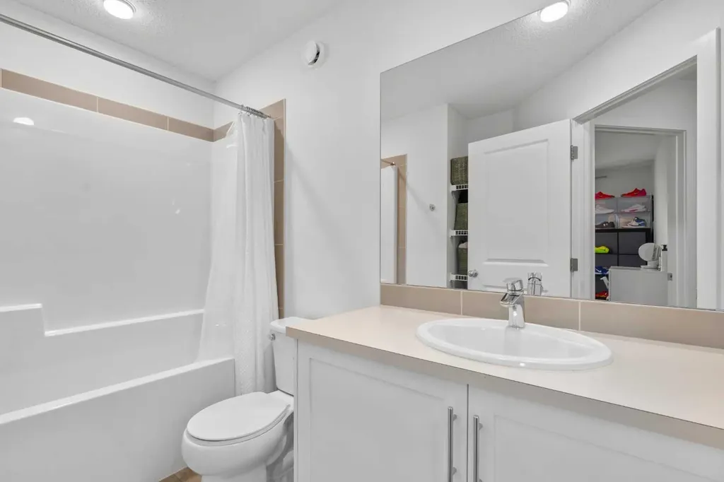 228 Livingston View NE Calgary AB T3P 0Z9