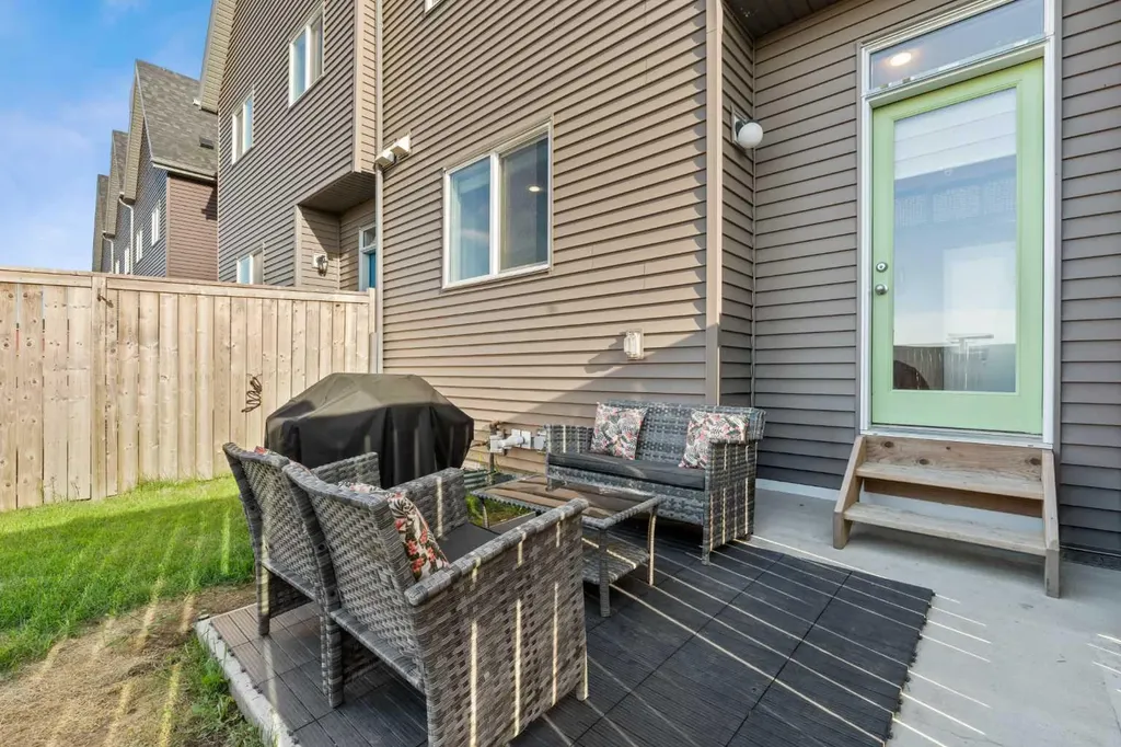 228 Livingston View NE Calgary AB T3P 0Z9