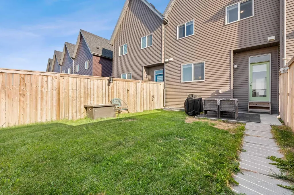 228 Livingston View NE Calgary AB T3P 0Z9