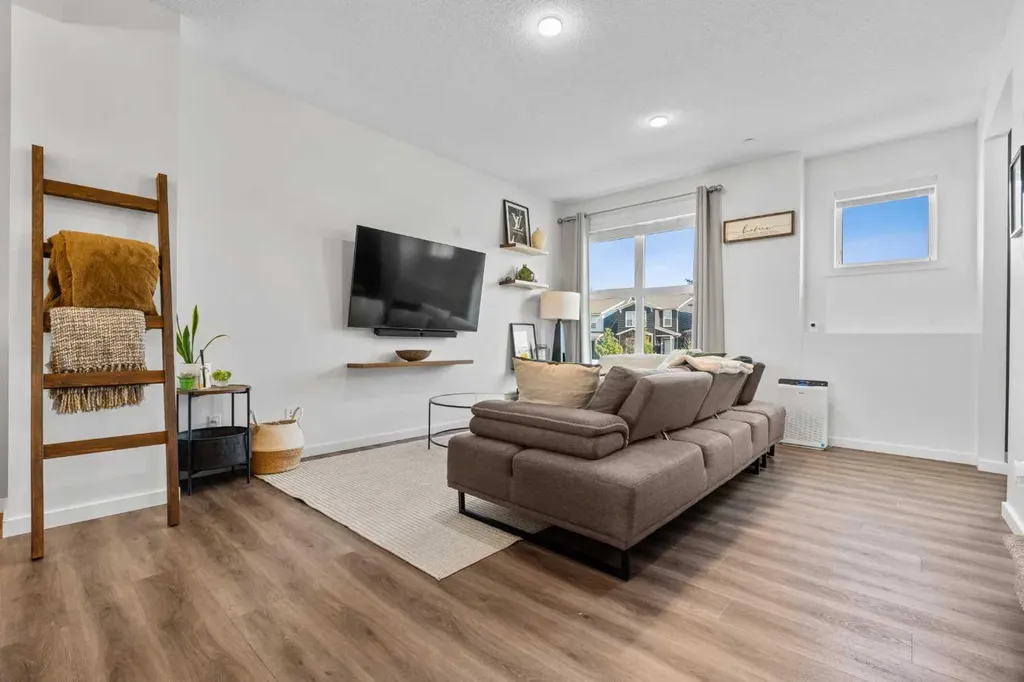 228 Livingston View NE Calgary AB T3P 0Z9
