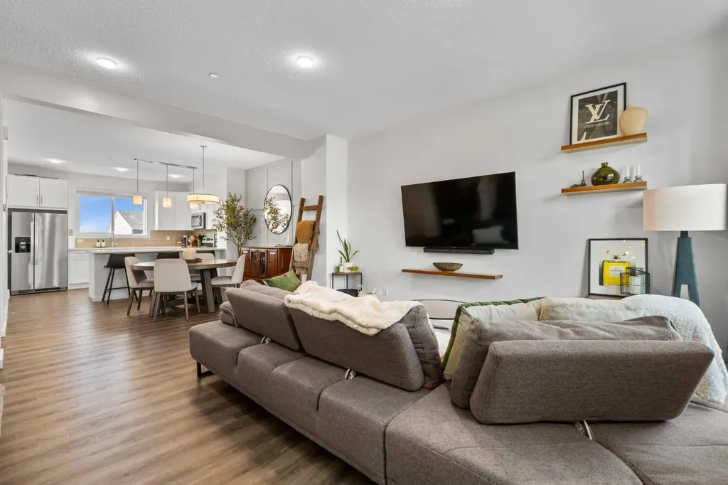 228 Livingston View NE Calgary AB T3P 0Z9