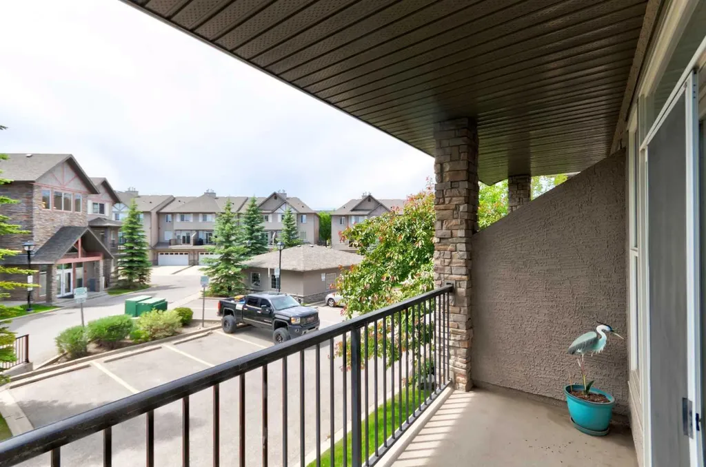 211 Aspen Stone Boulevard SW Calgary AB T3H0K1